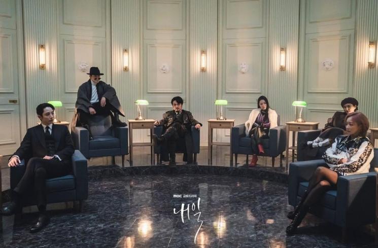 Pesona Kim Hee Sun di Tomorrow (Instagram/@mbcdrama_now)