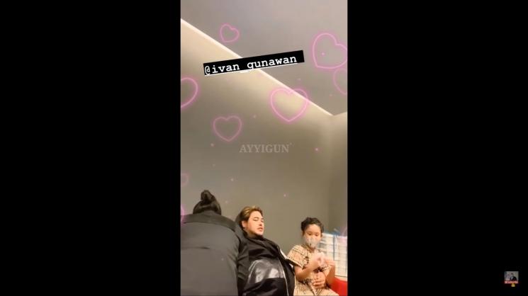 Momen Ivan Gunawan bareng Bilqis Anak Ayu Ting Ting (YouTube/AyyIgun)
