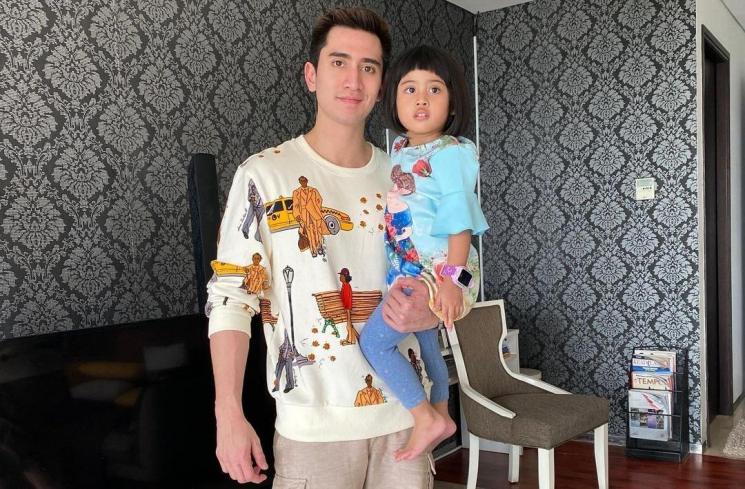 Gaya modis Verrell Bramasta (Instagram/@bramastavrl)