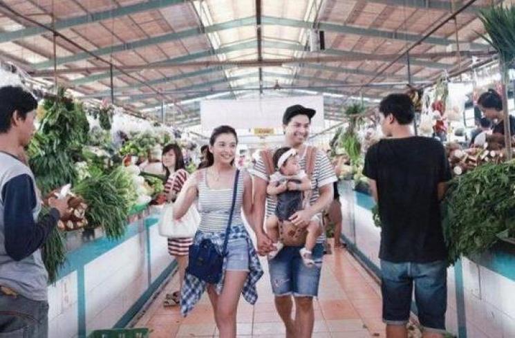 Pasangan artis belanja di pasar (Instagram/@chelseaoliviaa)