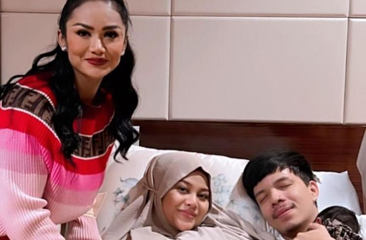 Momen Atta Halilintar Momong Anak (instagram/@attahalilintar)