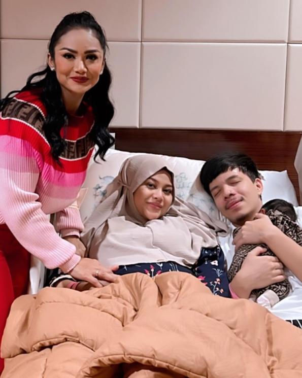 Momen Atta Halilintar Momong Anak (instagram/@attahalilintar)