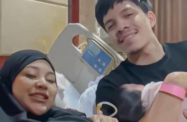 Momen Atta Halilintar Momong Anak (instagram/@attahalilintar)