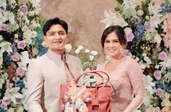 12 Potret Lamaran Masayu Clara dan Qausar Harta Yudana, Seserahannya Disorot Pecinta Drakor