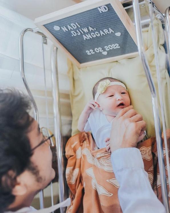 Potret Anak Nadine Chandrawinata dan Dimas Anggara (Instagram/dimsanggara)