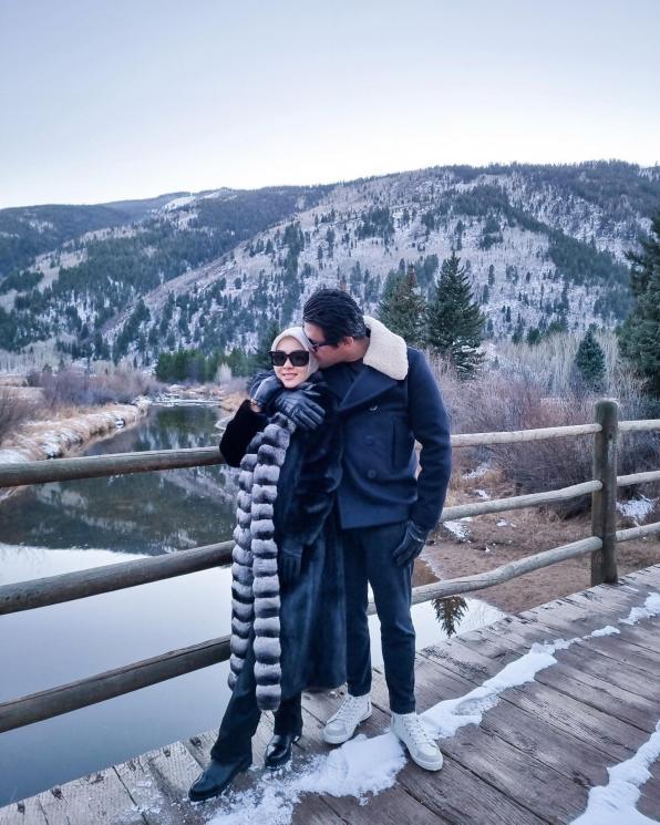 Potret Mesra Syahrini dan Reino Barack. (Instagram/@princessyahrini)