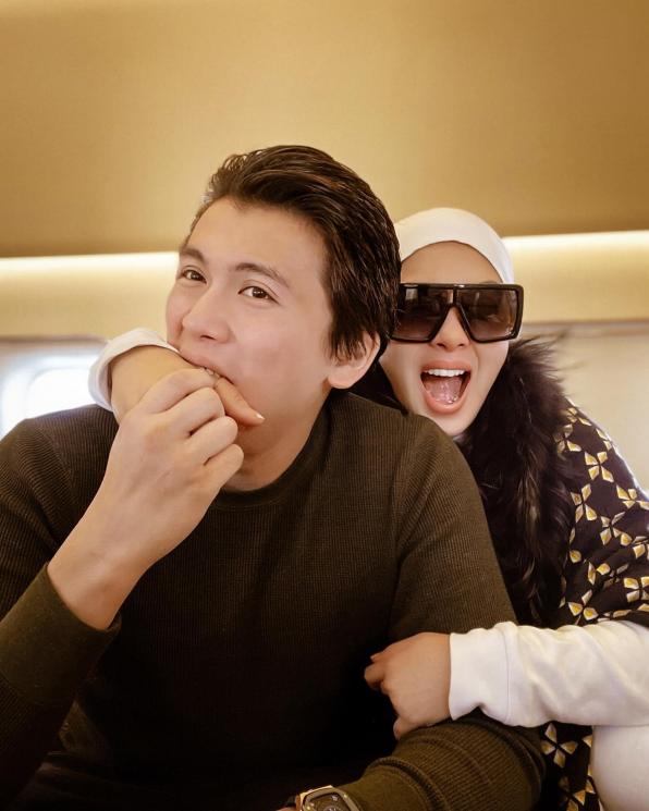 Potret Mesra Syahrini dan Reino Barack. (Instagram/@princessyahrini)