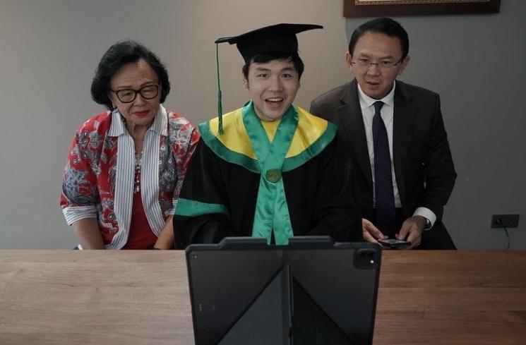 Potret wisuda Nicholas Sean Anak Ahok. (Instagram/@basukibtp)