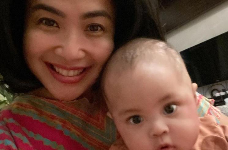 Artis jadi nenek di usia muda (Instagram/@fenirose)