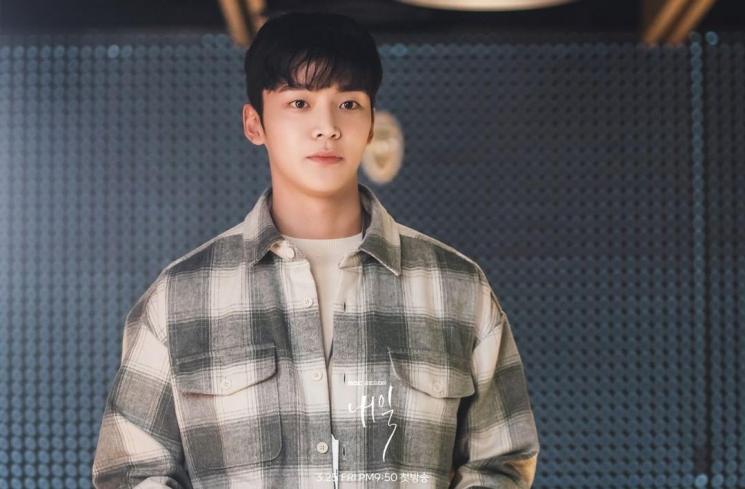 Pesona Rowoon SF9 di Tomorrow (Instagram/@mbcdrama_now)
