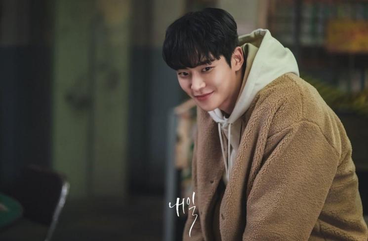 Pesona Rowoon SF9 di Tomorrow (Instagram/@mbcdrama_now)