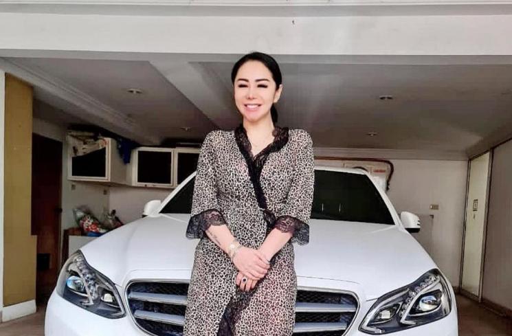 Artis dapat mobil mewah saat ulang tahun (Instagram/@femmypermatasari)