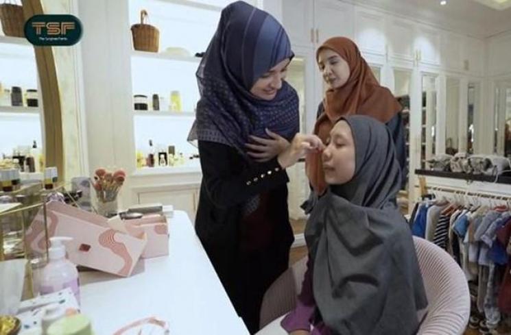 Potret Kedekatan Artis dan ART. (YouTube/The Sungkars Family)
