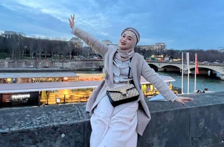 Potret Ririe Fairus di Paris (Instagram/@ririe_fairus)