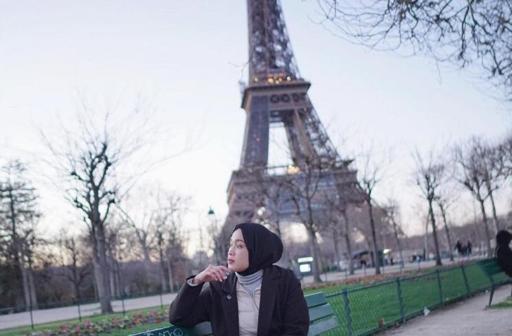 Potret Ririe Fairus di Paris (Instagram/@ririe_fairus)