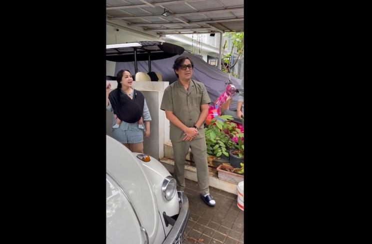 Artis dapat mobil mewah saat ulang tahun (Instagram/@raffinagita1717)