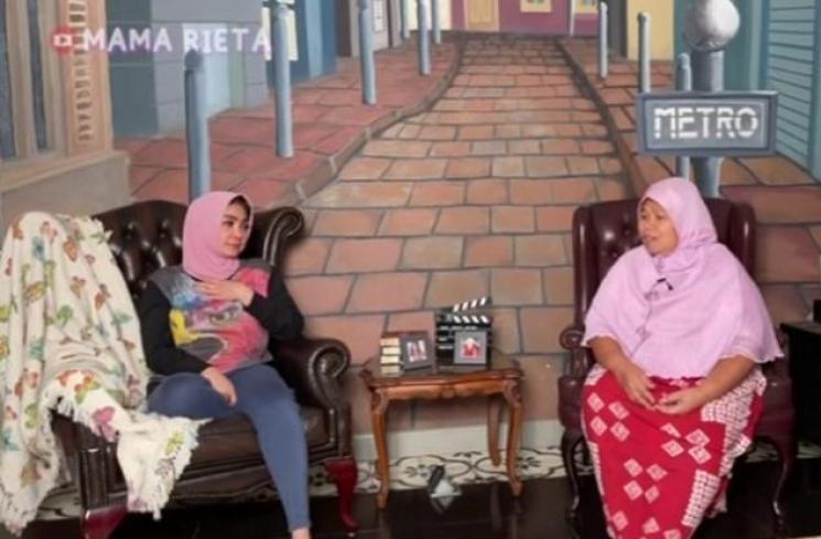 Potret Kedekatan Artis dan ART. (YouTube/Mama Rieta)