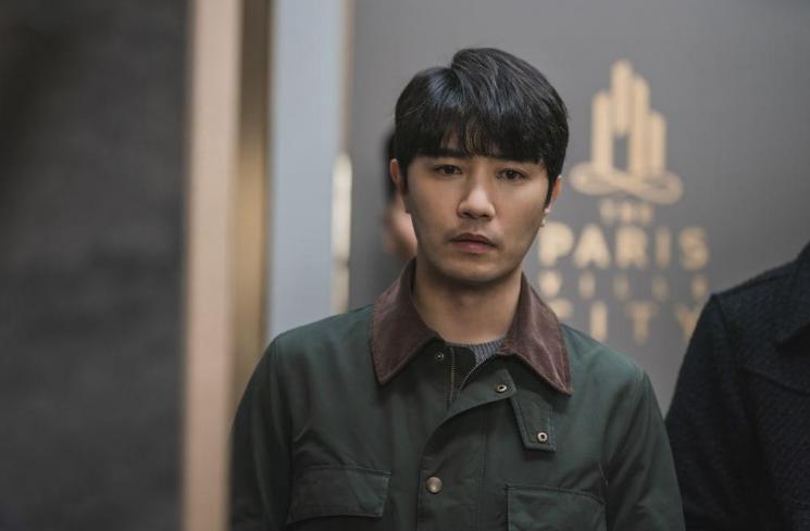 Potret Jin Goo di A Superior Day (Soompi)