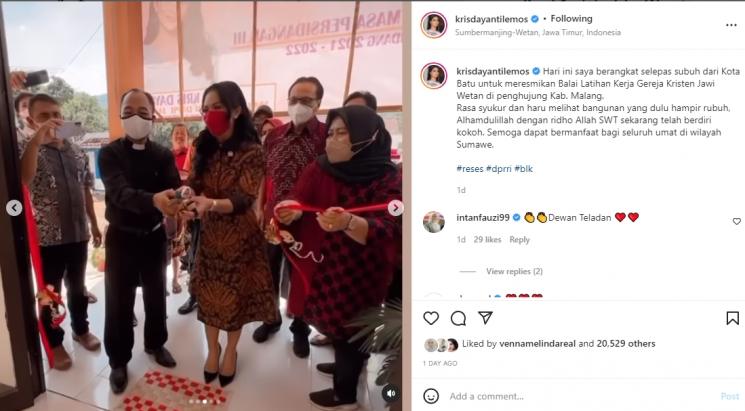 Krisdayanti meresmikan gereja. (Instagram/krisdayantilemos)