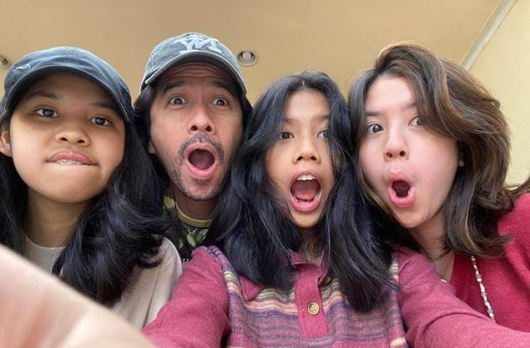 Potret Vokalis Band Bareng Putrinya.(Instagram/@ariyowahab)