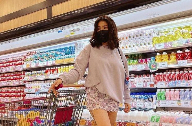 Adu Gaya Aurel Hermansyah dan Kartika. (Instagram/kartikawijaksana)