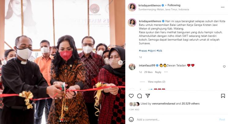 Krisdayanti meresmikan gereja. (Instagram/krisdayantilemos)