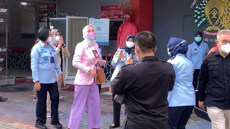 Angelina Sondakh di Lapas Perempuan Kelas IIA, Pondok Bambu, Jakarta. (MataMata.com/Adiyoga Priyambodo)