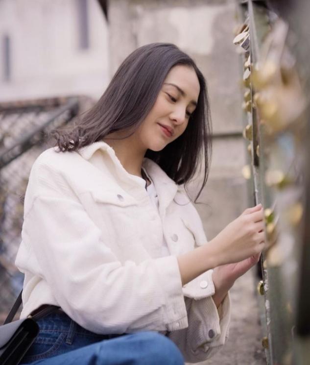 Potret Cantik Anya Geraldine di Paris. (Instagram/anyageraldine)