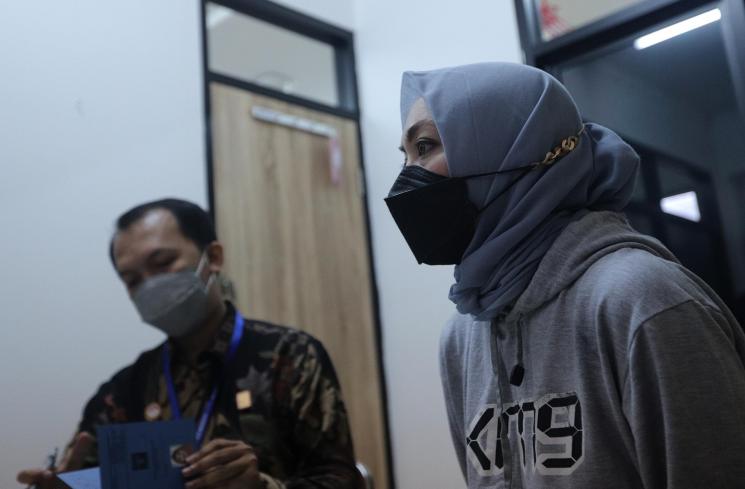 Angelina Sondakh di Bapas Kelas I Jakarta Selatan, Jumat (4/3/2022). (Matamata.com/Angga Budhiyanto)