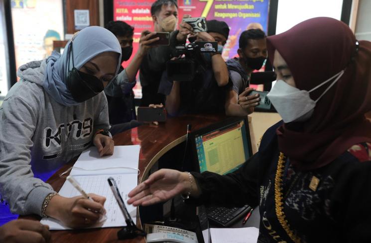 Angelina Sondakh di Bapas Kelas I Jakarta Selatan, Jumat (4/3/2022). (Matamata.com/Angga Budhiyanto)