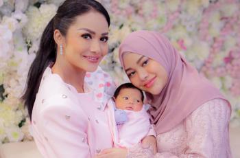 5 Transformasi Baby Ameena dari Rambut Lebat Sekarang Gundul, Makin Tambah Gemes!