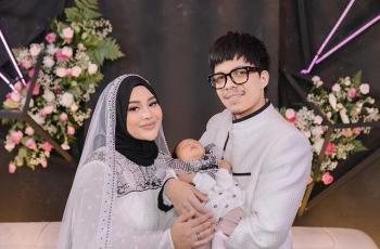 6 Outfit Baby Ameena Tertutup Sejak Kecil, Tetap Imut dan Menggemaskan