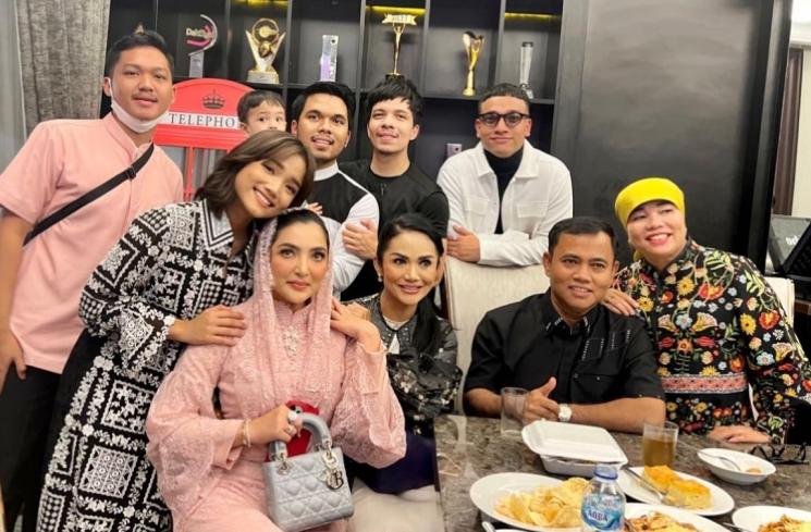 Potret Kedekatan Keluarga Fuji dan Thariq Halilintar (instagram/@fuji_an)