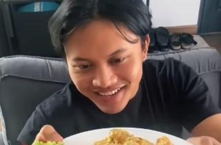 Video Mahalini Raharja masakin Rizky Febian. (Instagram/@mahaliniraharja)