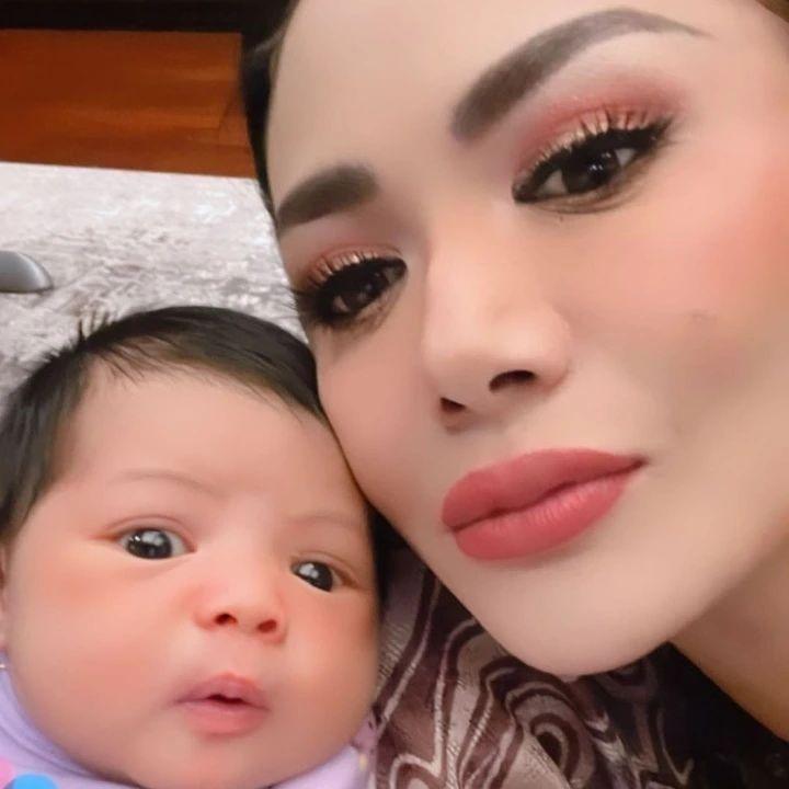 Krisdayanti dan Baby Ameena. (Instagram/@krisdayantilemos)