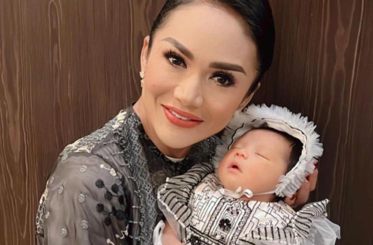 Krisdayanti dan Baby Ameena. (Instagram/@krisdayantilemos)