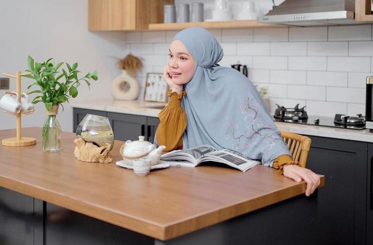 Potret Terbaru Dewi Sandra (instagram/@doa.indonesia)