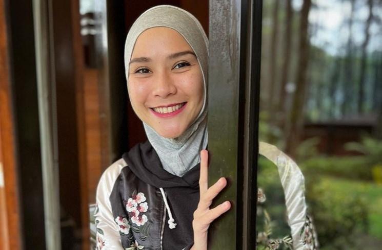 Artis Tak Suka Beli Barang Branded. (Instagram/@zaskiadyamecca)