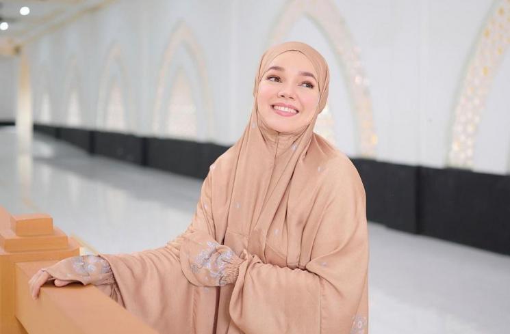 Potret Terbaru Dewi Sandra (instagram/@doa.indonesia)