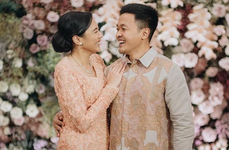 Putri Tanjung dan Guinandra Jatikusumo Resmi Tunangan. (Instagram/@putri_tanjung)