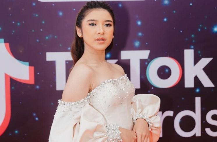 Artis Tak Suka Beli Barang Branded. (Instagram/@tiaraandini)