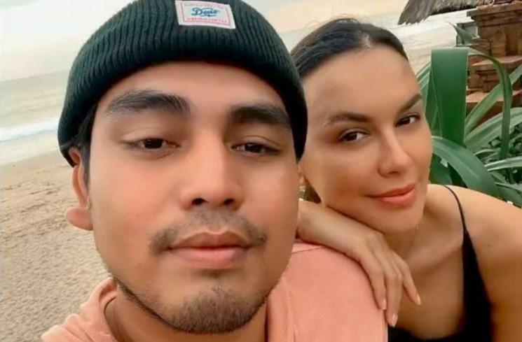 Kebersamaan Sophia Latjuba dan Asisten Pribadi. (Instagram/@junoaljoa)