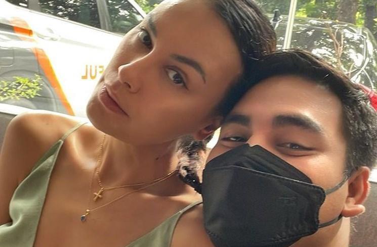 Kebersamaan Sophia Latjuba dan Asisten Pribadi. (Instagram/@junoaljoa)