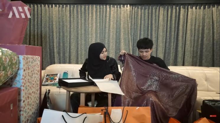 Potret kado akikah putri Aurel dan Atta (YouTube/AH)