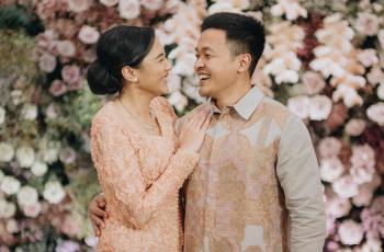 8 Potret Prewedding Putri Tanjung, Usung Tema Kasual dan Adat Jawa
