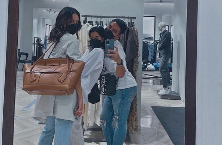 Kebersamaan Sophia Latjuba dan Asisten Pribadi. (Instagram/@junoaljoa)