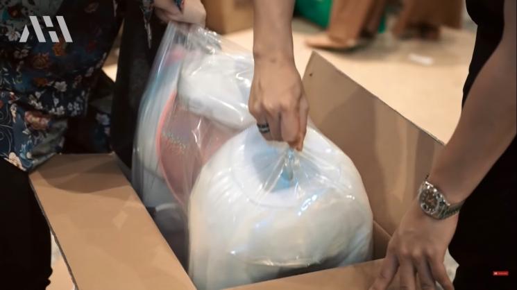 Potret kado akikah putri Aurel dan Atta (YouTube/AH)