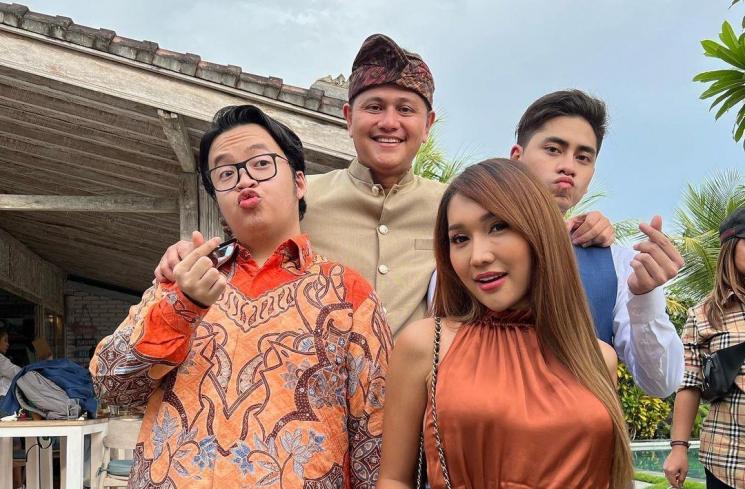 Adu Gaya Artis di Pernikahan Venna Melinda (instagram/@michaelwrk_)