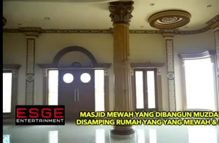 Potret Masjid yang Dibangun Muzdalifah. (YouTube/Esge Entertainment)