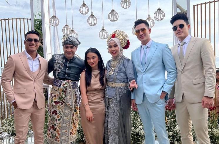 Adu Gaya Artis di Pernikahan Venna Melinda (instagram/@austin.alxndr)
